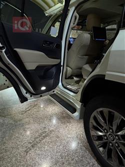 تۆیۆتا لاند کروزەر